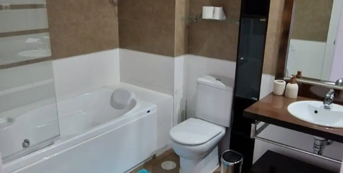 Venta de apartamento en planta media en Benahavís 10