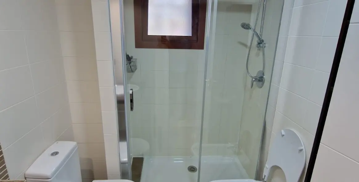 Venta de apartamento en planta media en Benahavís 16