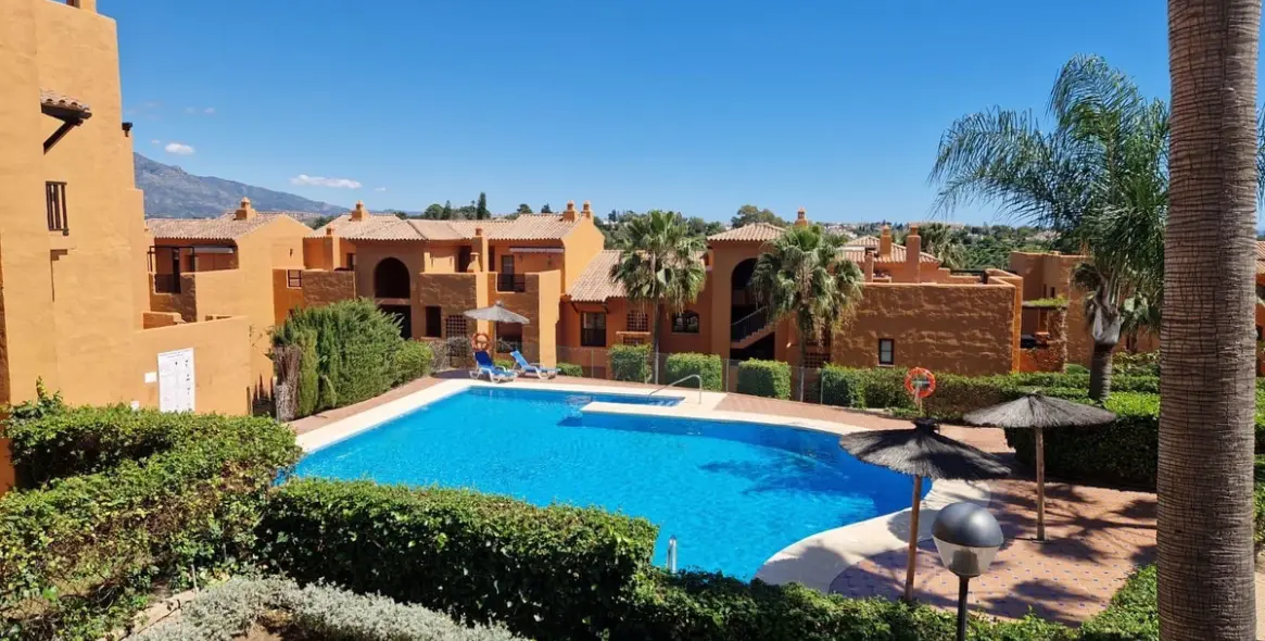 Venta de apartamento en planta media en Benahavís 20
