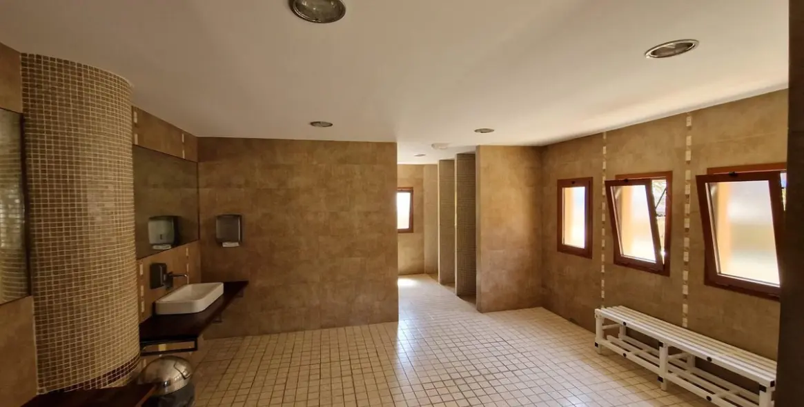 Venta de apartamento en planta media en Benahavís 21