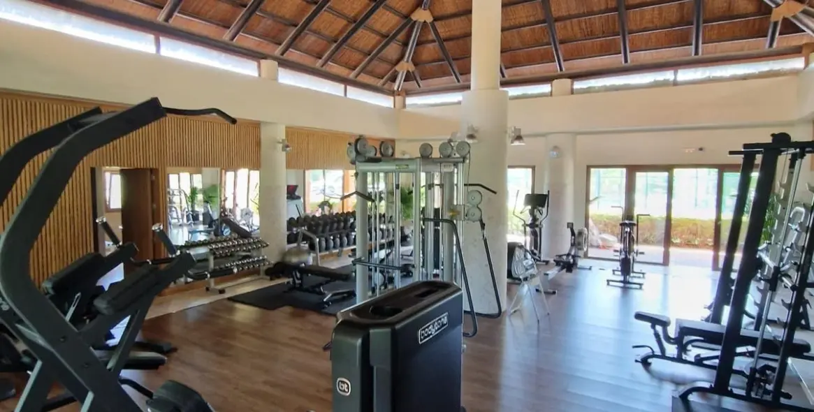 Venta de apartamento en planta media en Benahavís 26