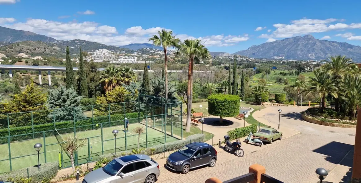 Venta de apartamento en planta media en Benahavís 28
