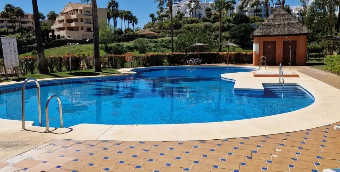 Venta de apartamento en planta media en Benahavís 29