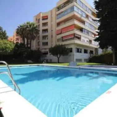 Sale of middle floor apartment in Marbella
