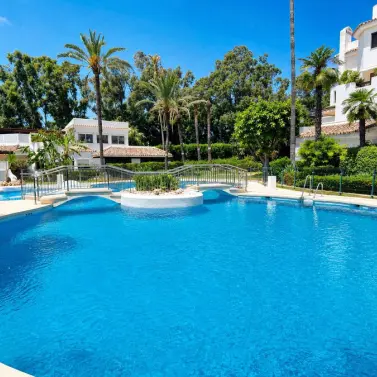 Продажа апартаментов на первом этаже в Elviria