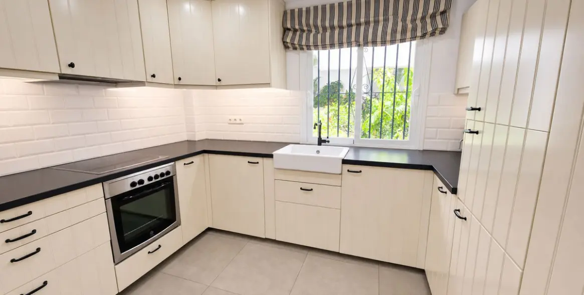 Продажа апартаментов на первом этаже в Elviria 11