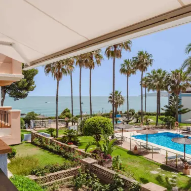 Sale of middle floor apartment in Casares
