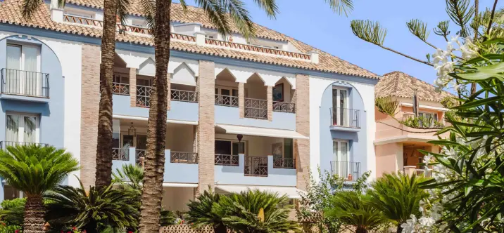 Sale of middle floor apartment in Casares 1