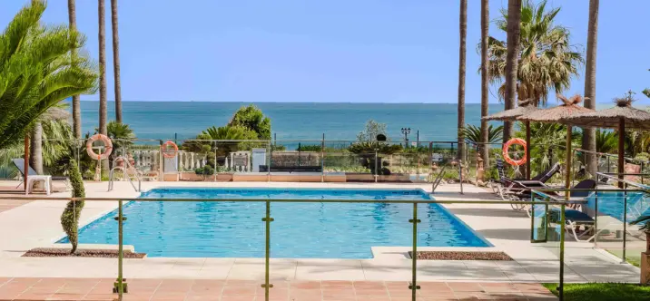 Sale of middle floor apartment in Casares 2