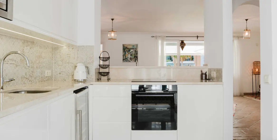 Sale of middle floor apartment in Casares 4