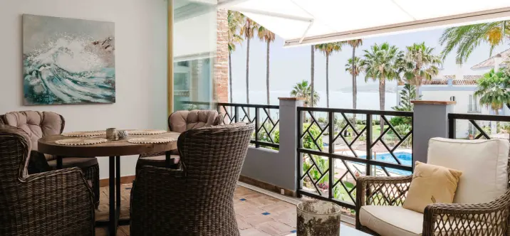 Sale of middle floor apartment in Casares 4