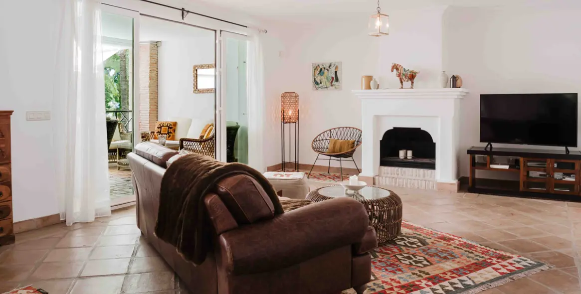 Sale of middle floor apartment in Casares 6