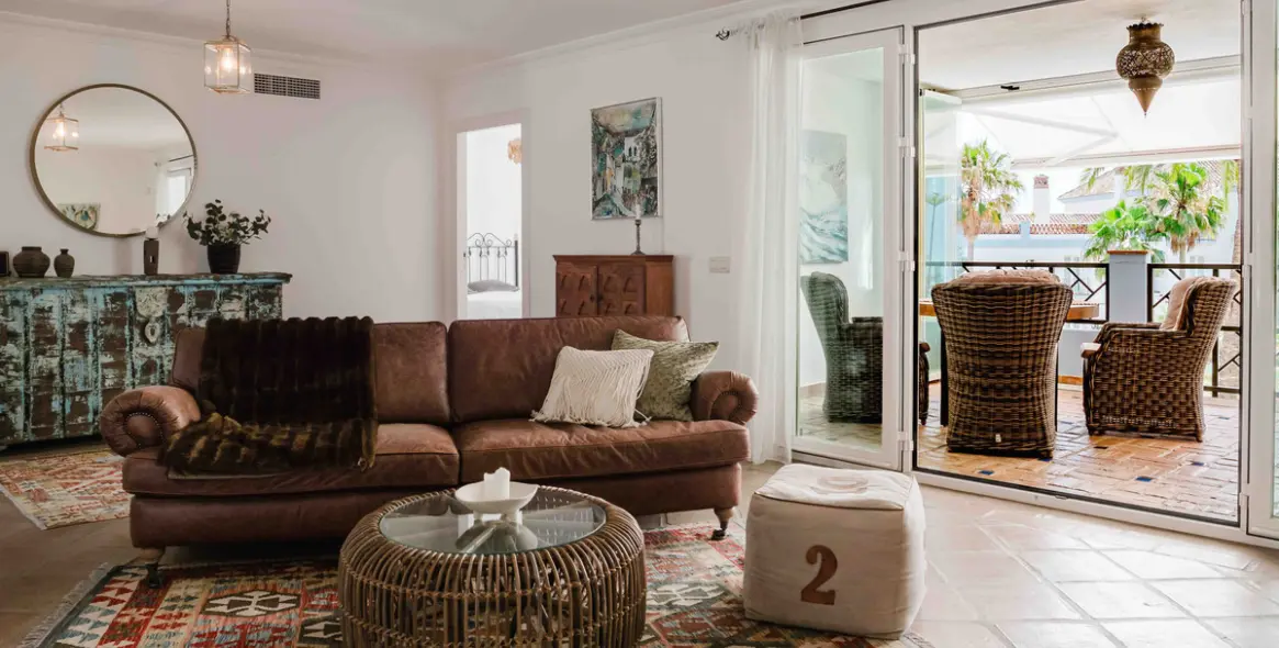 Sale of middle floor apartment in Casares 7