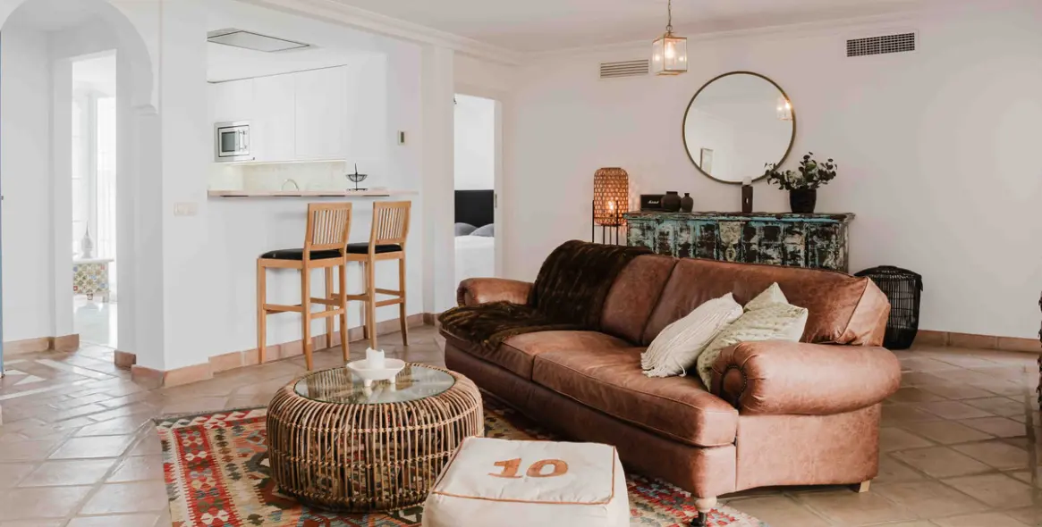 Sale of middle floor apartment in Casares 8