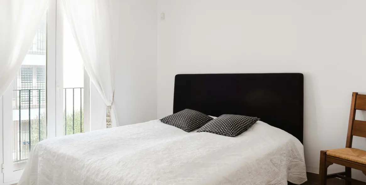 Sale of middle floor apartment in Casares 14