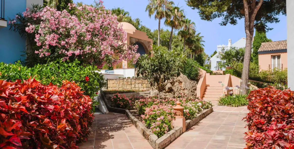 Sale of middle floor apartment in Casares 24