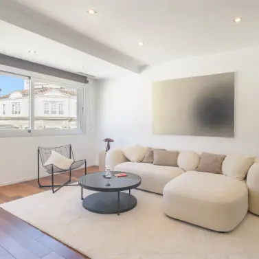 Sale of middle floor apartment in Centro Histórico