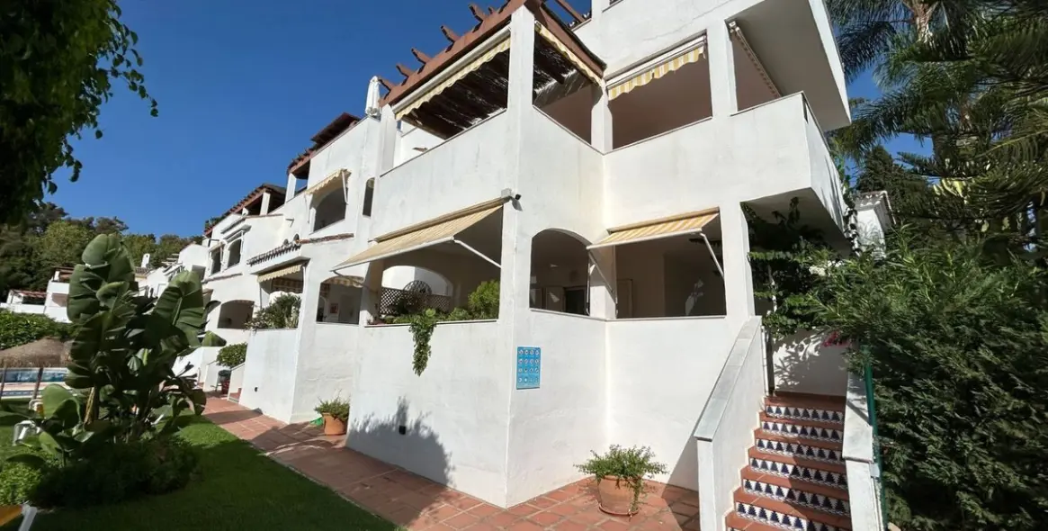 Venta de apartamento en planta media en Marbella 1