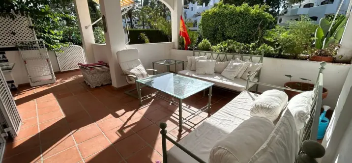 Venta de apartamento en planta media en Marbella 1