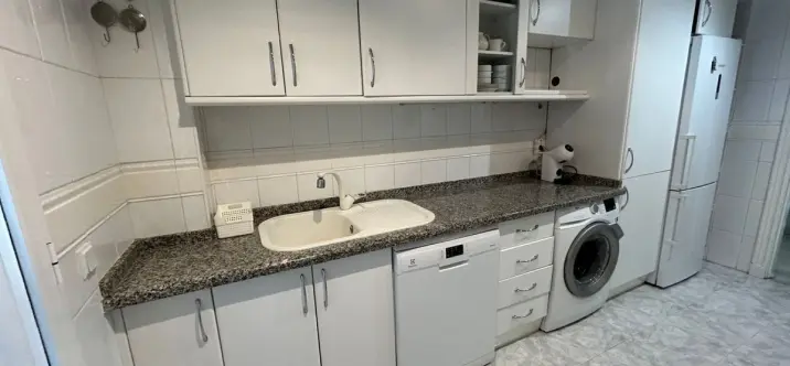 Venta de apartamento en planta media en Marbella 2