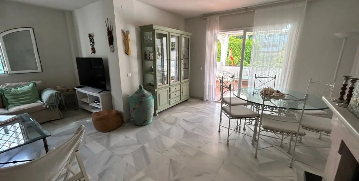 Venta de apartamento en planta media en Marbella 8