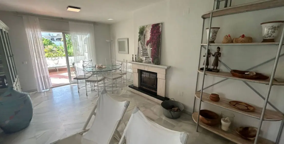 Venta de apartamento en planta media en Marbella 10