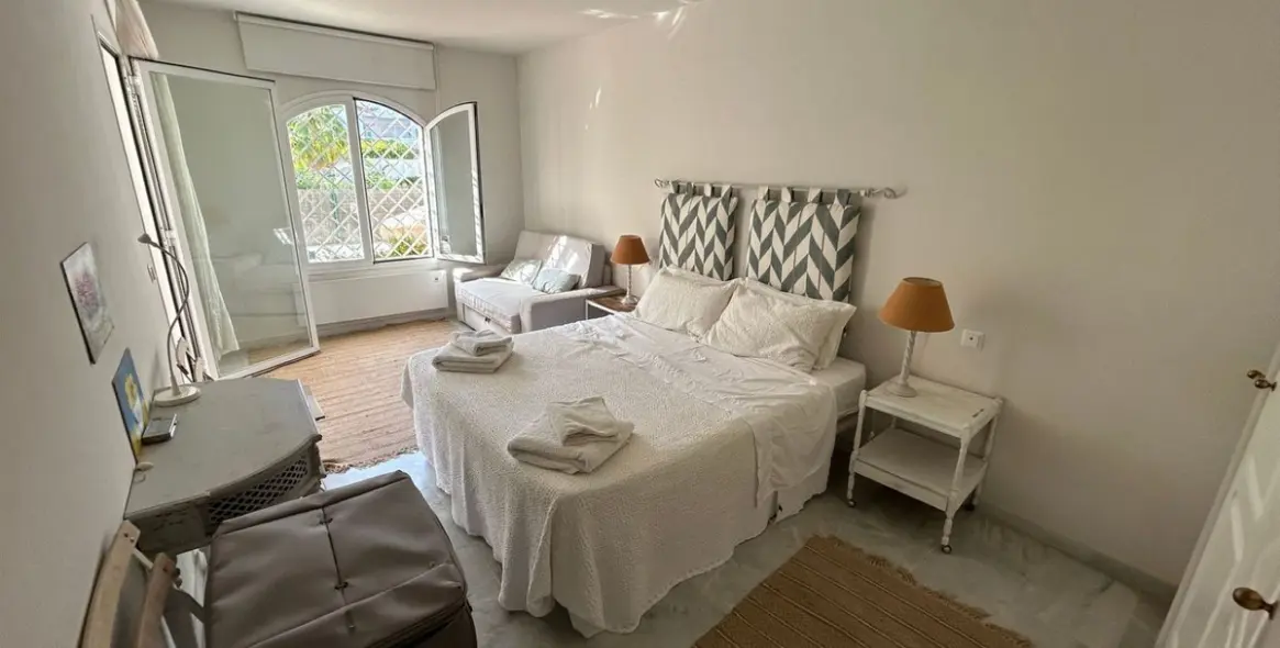 Venta de apartamento en planta media en Marbella 16