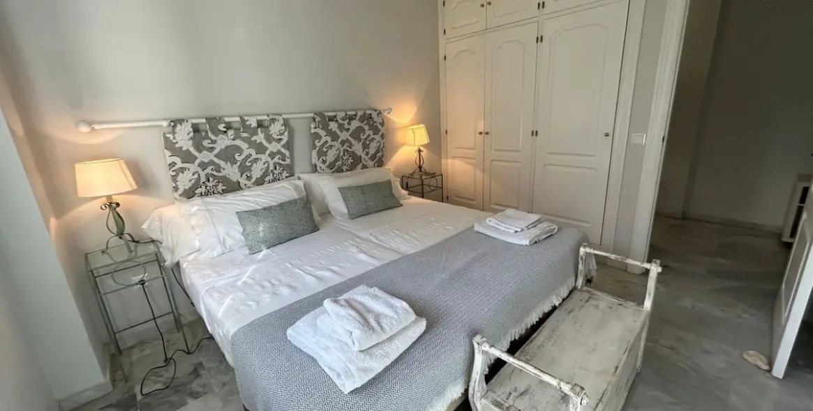 Venta de apartamento en planta media en Marbella 17