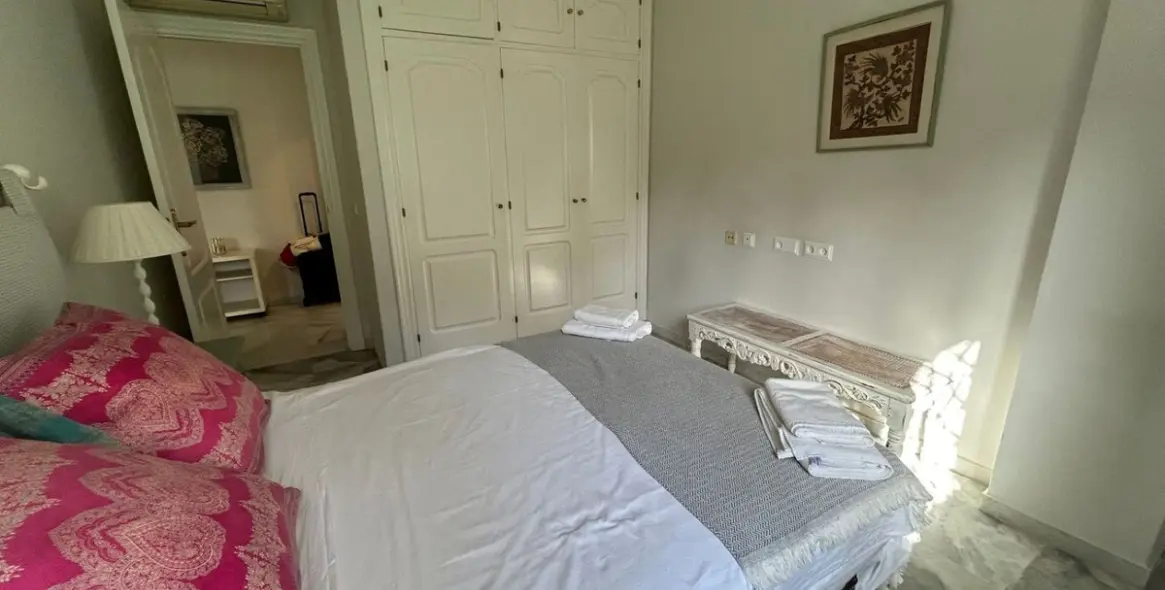Venta de apartamento en planta media en Marbella 22
