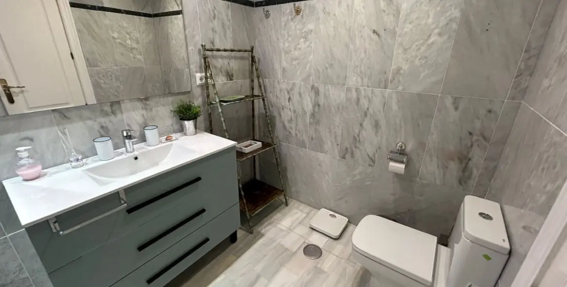 Venta de apartamento en planta media en Marbella 24