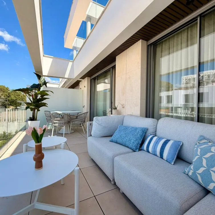 Venta de apartamento en planta media en Elviria