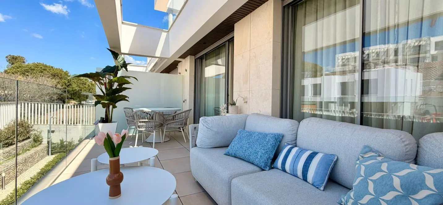 Venta de apartamento en planta media en Elviria 0