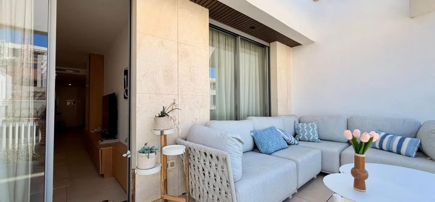 Venta de apartamento en planta media en Elviria 1