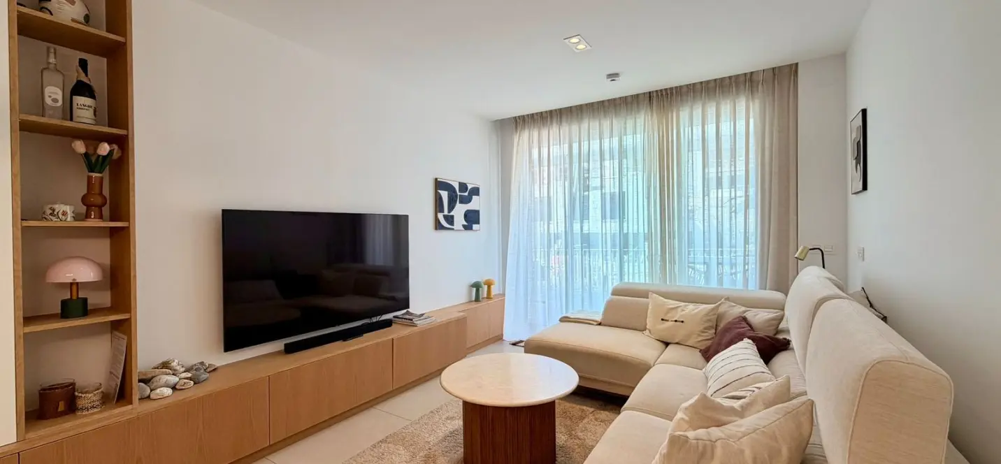 Venta de apartamento en planta media en Elviria 2