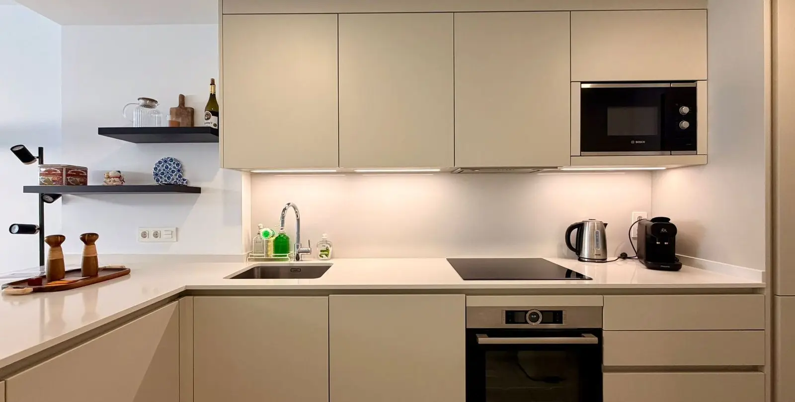 Venta de apartamento en planta media en Elviria 10