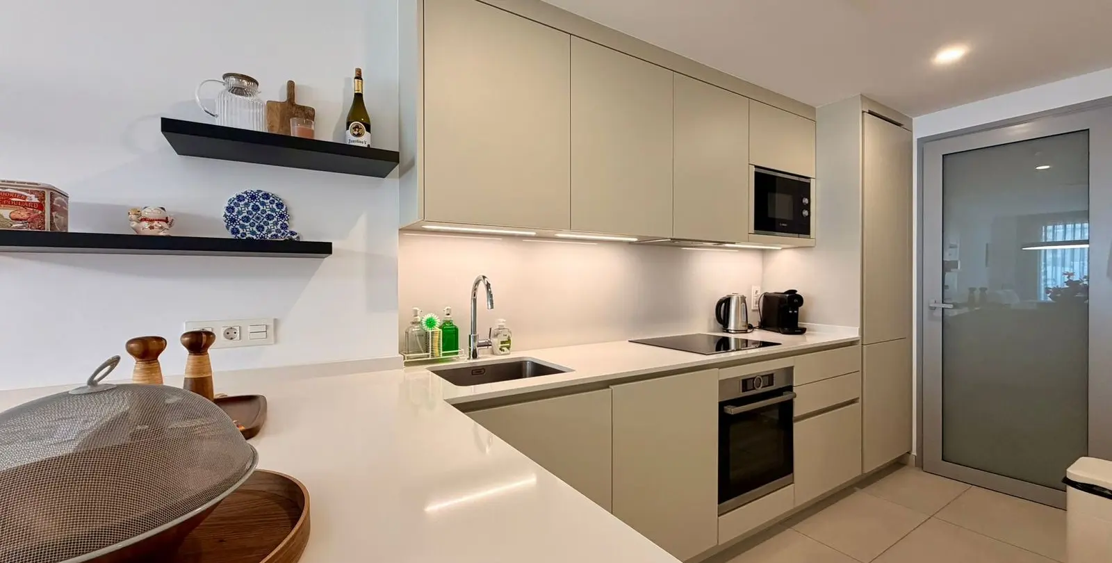 Venta de apartamento en planta media en Elviria 11