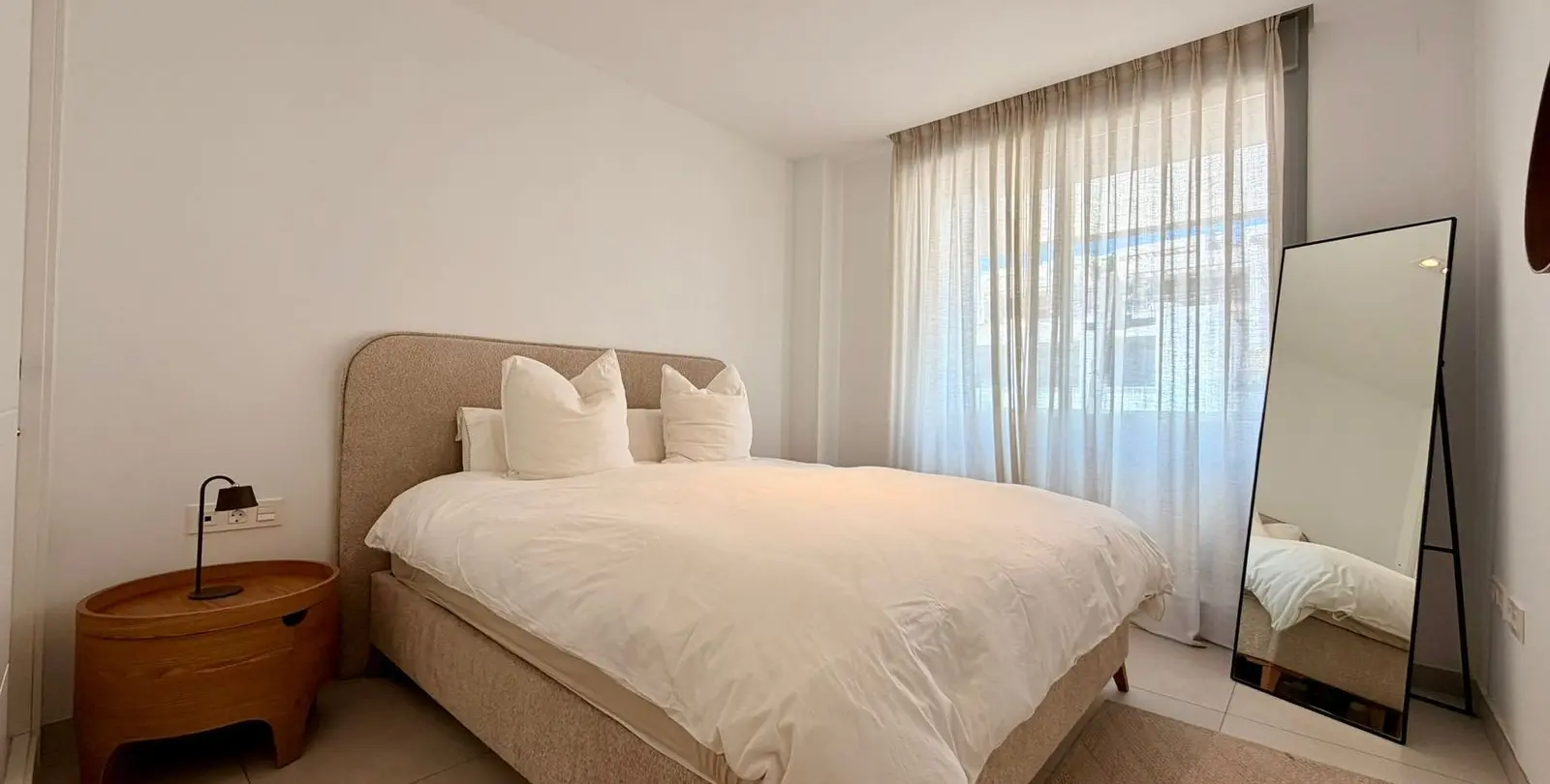 Venta de apartamento en planta media en Elviria 13