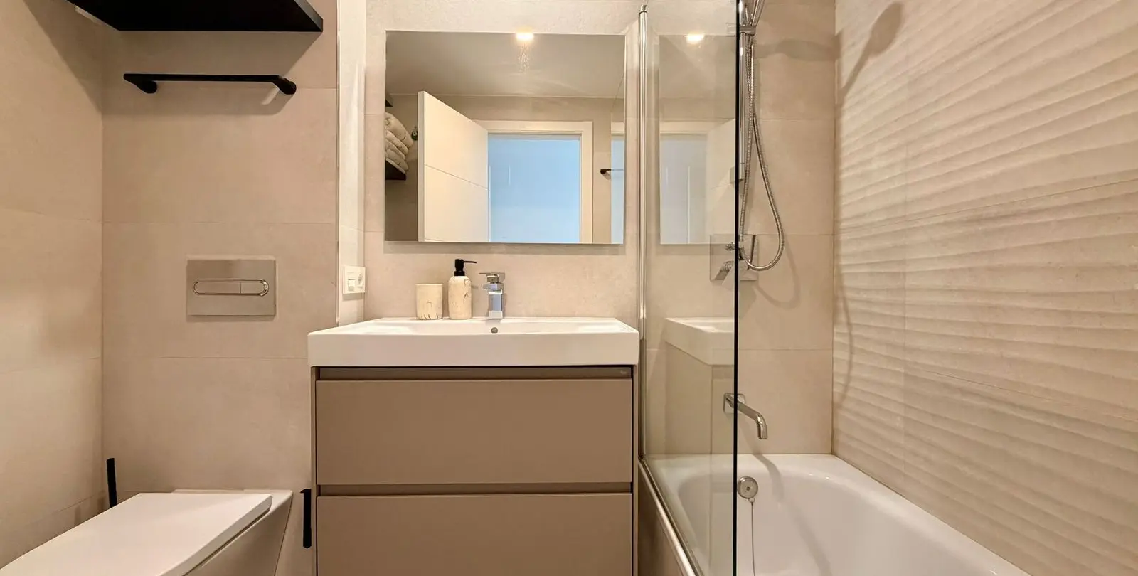 Venta de apartamento en planta media en Elviria 14