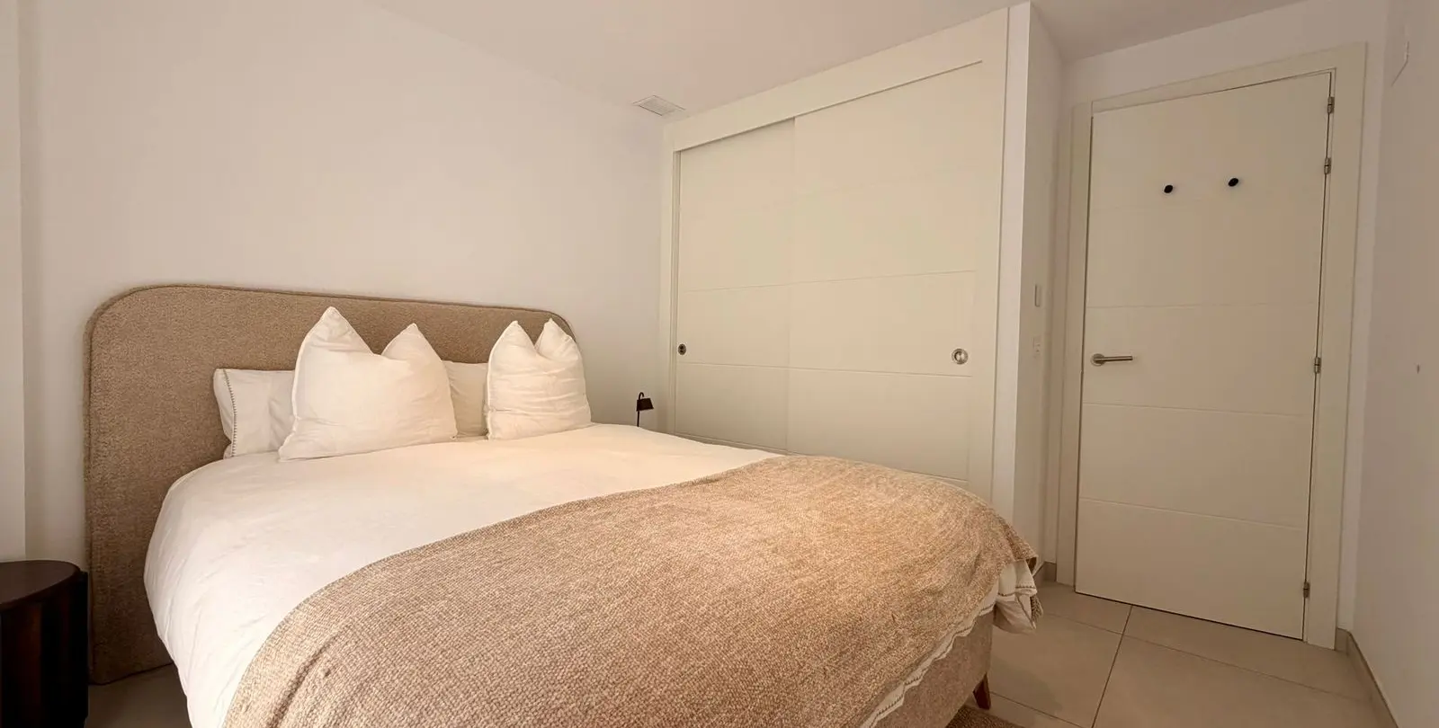 Venta de apartamento en planta media en Elviria 15