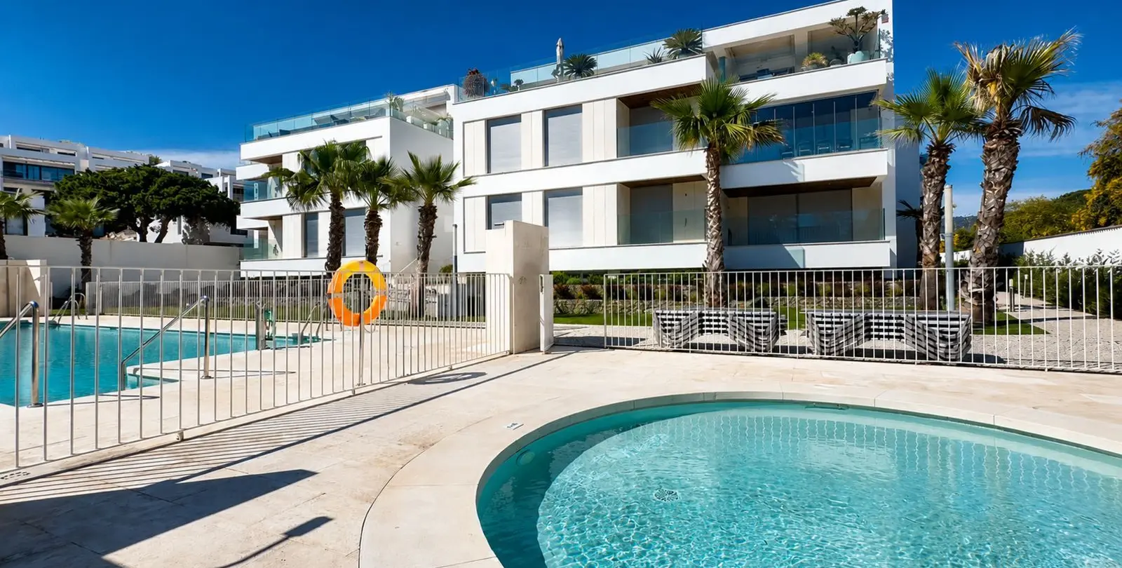 Venta de apartamento en planta media en Elviria 20
