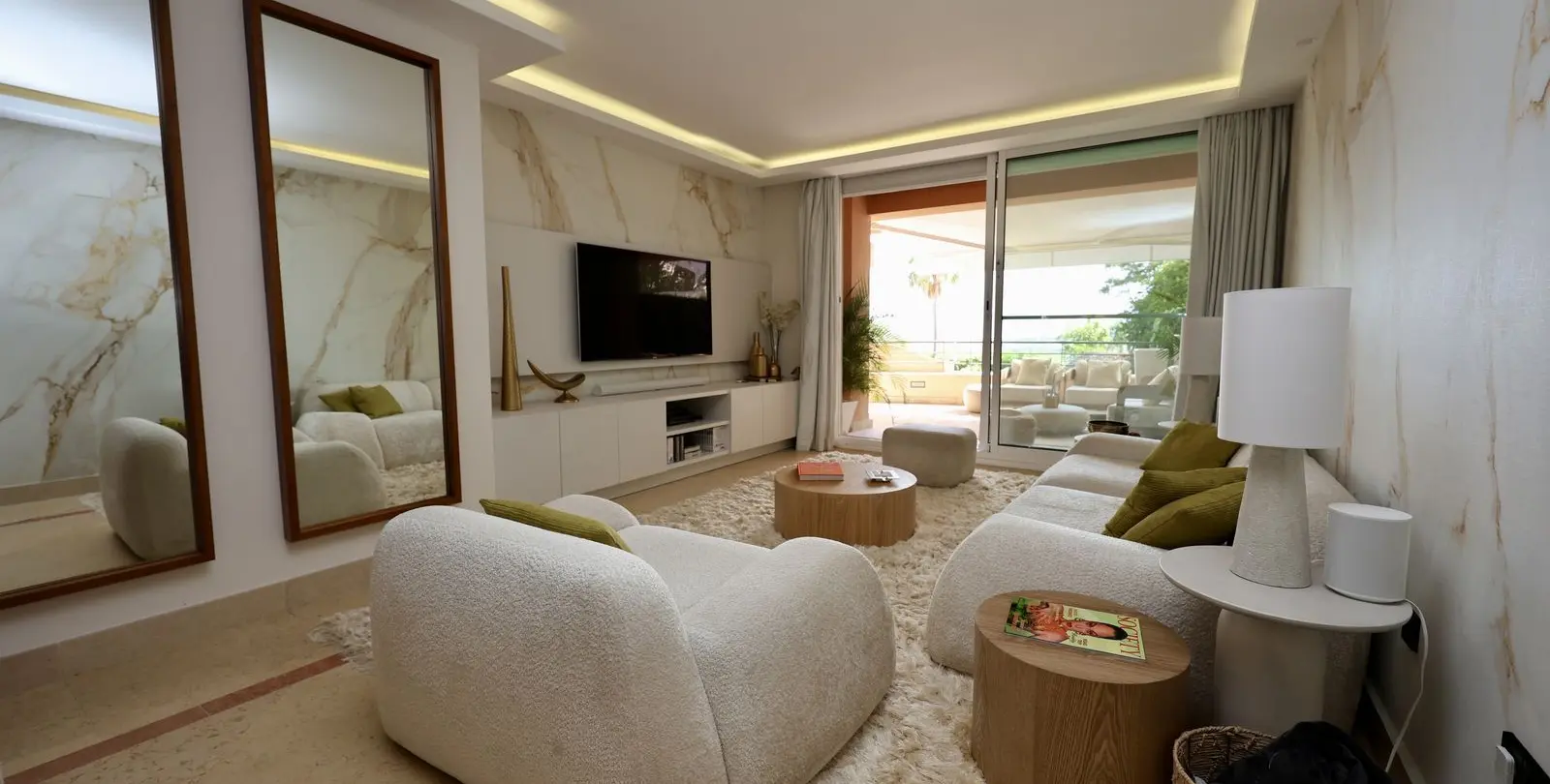 Venta de apartamento en planta media en Nueva Andalucía 1