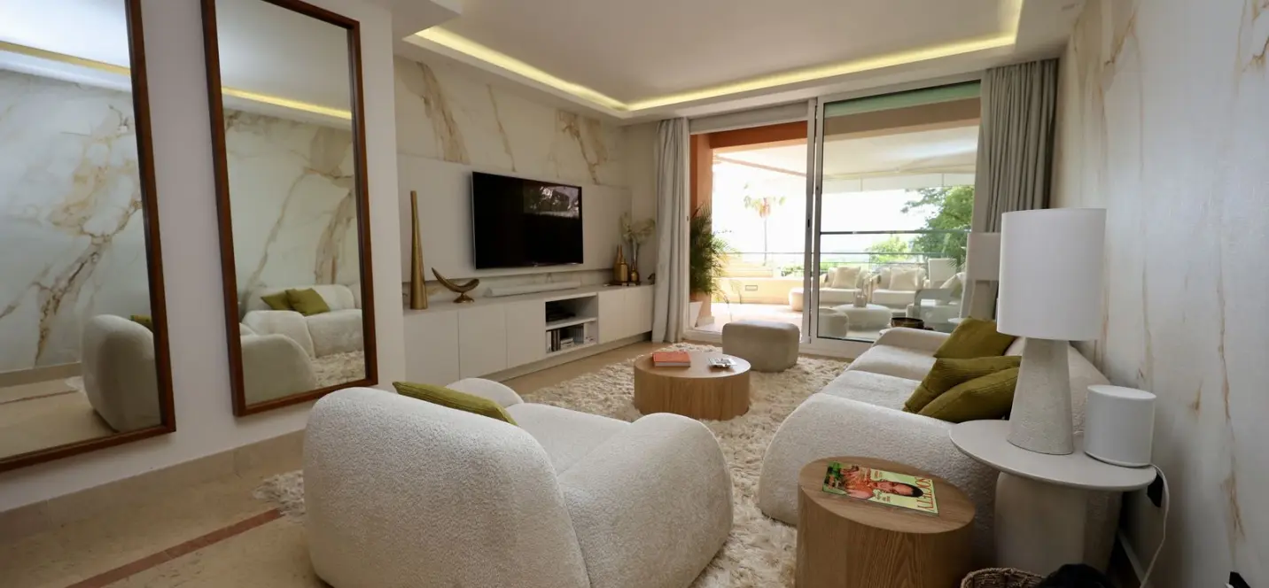 Venta de apartamento en planta media en Nueva Andalucía 0