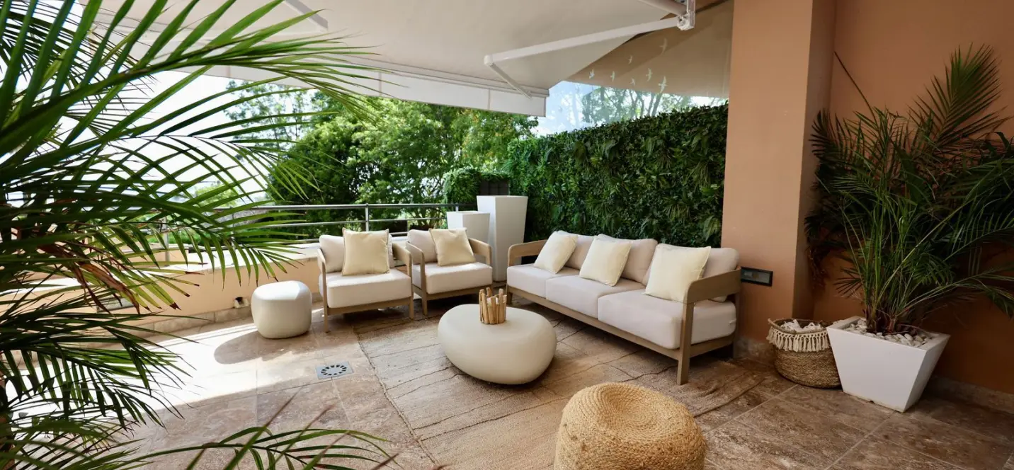Venta de apartamento en planta media en Nueva Andalucía 1