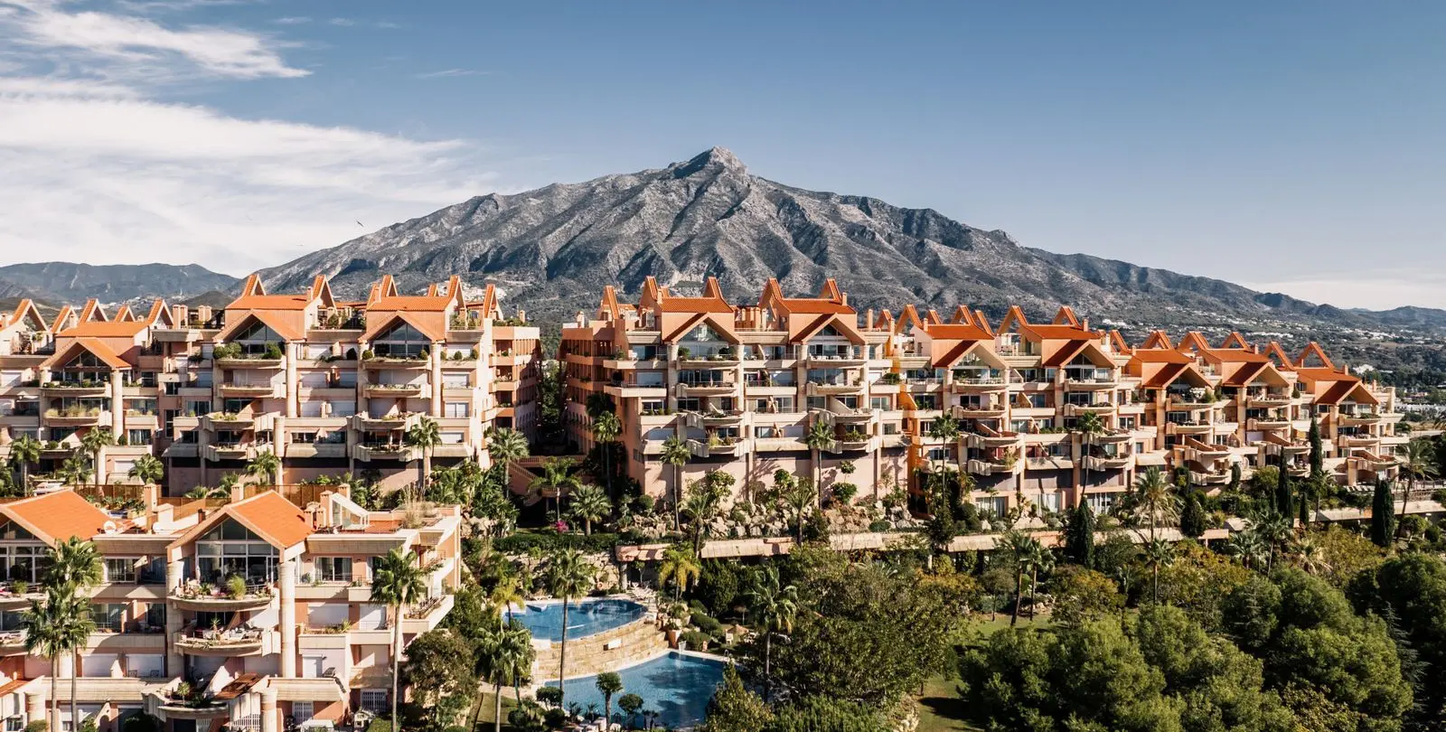 Venta de apartamento en planta media en Nueva Andalucía 3