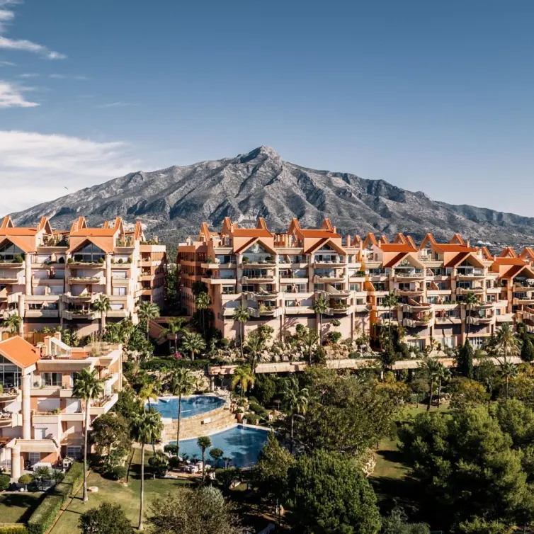 Venta de apartamento en planta media en Nueva Andalucía