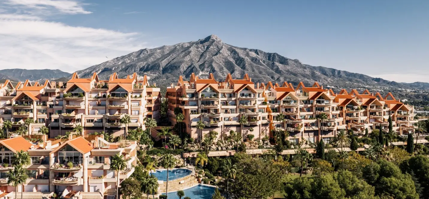 Venta de apartamento en planta media en Nueva Andalucía 2