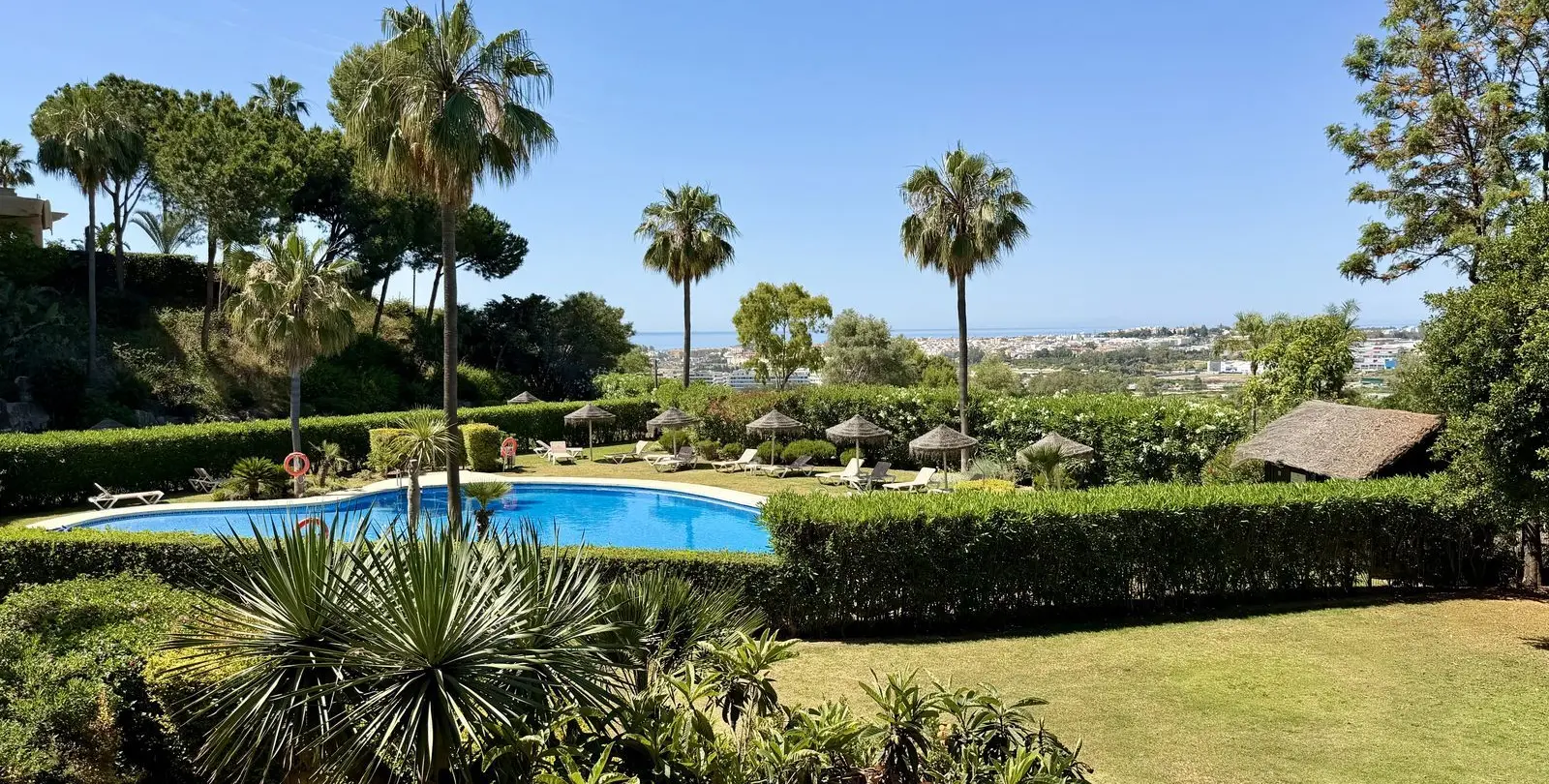 Venta de apartamento en planta media en Nueva Andalucía 4