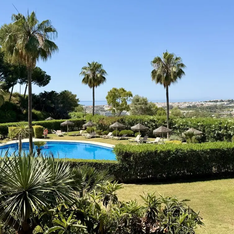 Venta de apartamento en planta media en Nueva Andalucía