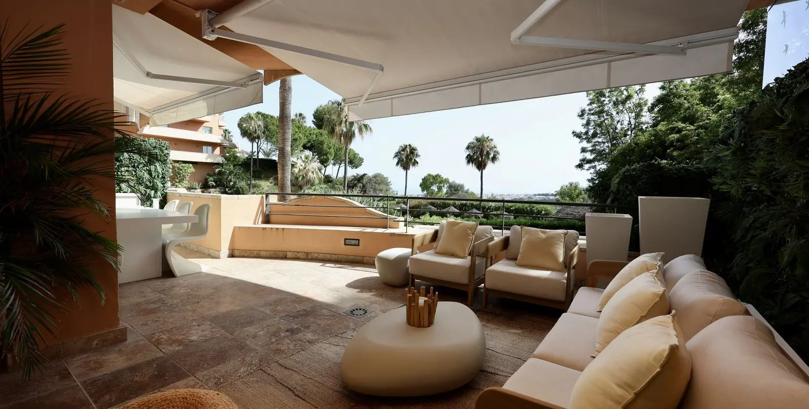 Venta de apartamento en planta media en Nueva Andalucía 5