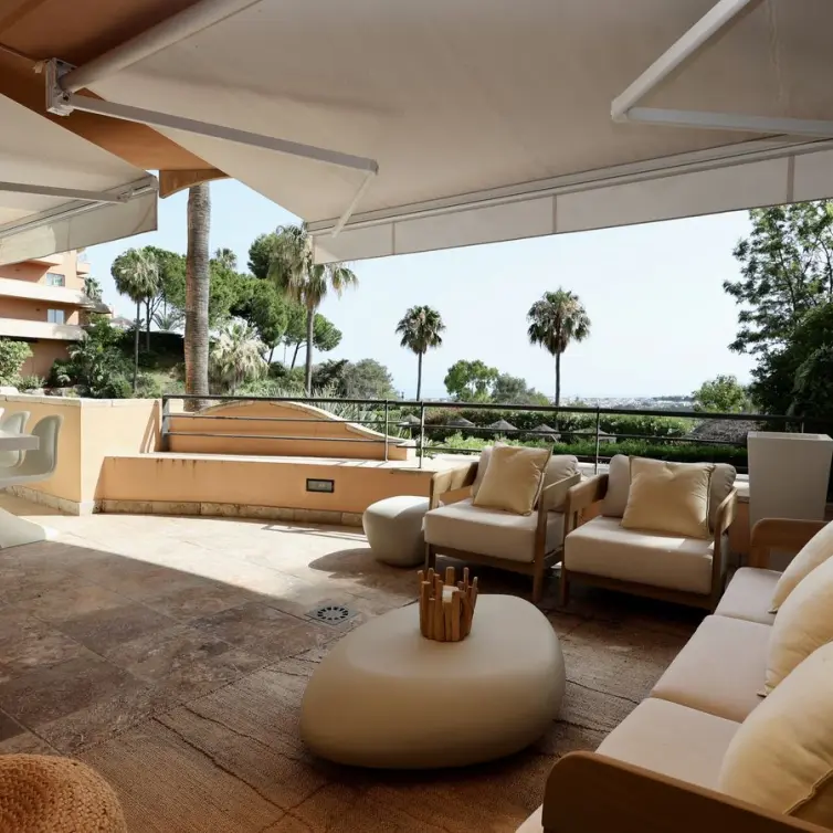Venta de apartamento en planta media en Nueva Andalucía